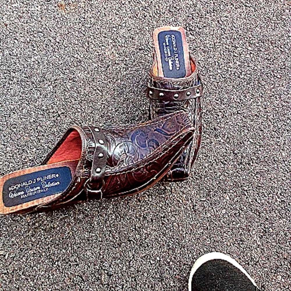 Sharp  Donald J. Pliner Western Couture Collection Made in Italy. Amazing Detai…